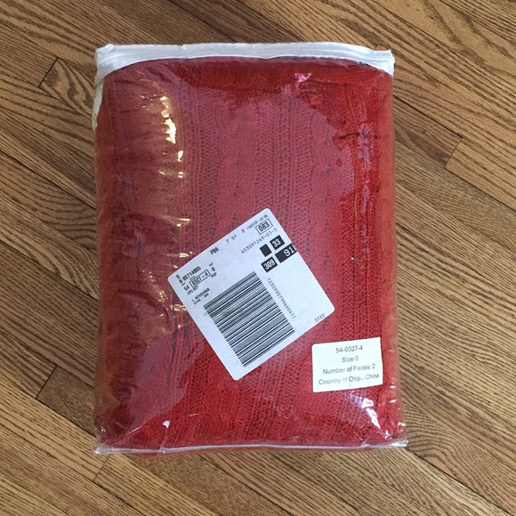 Red cable knit throw and pillow cover - Picture 5 of 5